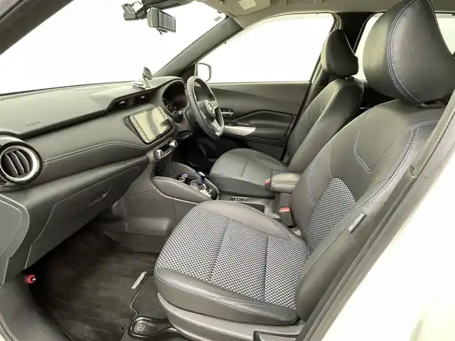 日産 キックス X 熊本県 2020(令2)年 4万km ブリリアントホワイトパール/ピュアブラック 2トーン ワンオーナー　/禁煙車　/純正9インチナビ（ＣＤ・ＤＶＤ・フルセグ・ＢＴ・フルセグ・ipod・SD・ＵＳＢ）/アラウンドビューモニター　/純正前方ドライブレコーダー　/ビルトインＥＴＣ　/レーダークルーズコントロール　/レーンキープアシスト/エマージェンシーブレーキ/側方支援/駐車支援/ふらつき警報/横滑り防止/前後クリアランスソナー/デジタルインナーミラー/ハーフレザーシート/純正フロアマット/純正17インチAW/オートライト/LEDヘッドライト/フォグライト/スマートキー/プッシュスタート/スペアキー1本/保証書/取扱説明書