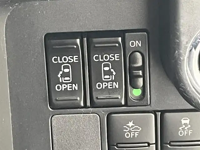 トヨタ ルーミー カスタムG 滋賀県 2020(令2)年 3.5万km ブラックマイカ/マゼンダベリーメタリック 社外ナビ/全方位カメラ/両側パワースライドドア/ドライブレコーダー/コーナーセンサー/後席用ヘッドレストモニターＤ＋Ｎ/前席シートヒーター/クルーズコントロール/ＬＥＤライト/オートハイビーム/レーンキープアシスト/プリクラッシュセーフティー/オートマチックハイビーム/オートライト