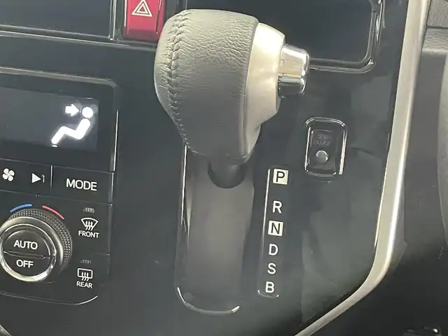 トヨタ ルーミー カスタムG 滋賀県 2020(令2)年 3.5万km ブラックマイカ/マゼンダベリーメタリック 社外ナビ/全方位カメラ/両側パワースライドドア/ドライブレコーダー/コーナーセンサー/後席用ヘッドレストモニターＤ＋Ｎ/前席シートヒーター/クルーズコントロール/ＬＥＤライト/オートハイビーム/レーンキープアシスト/プリクラッシュセーフティー/オートマチックハイビーム/オートライト