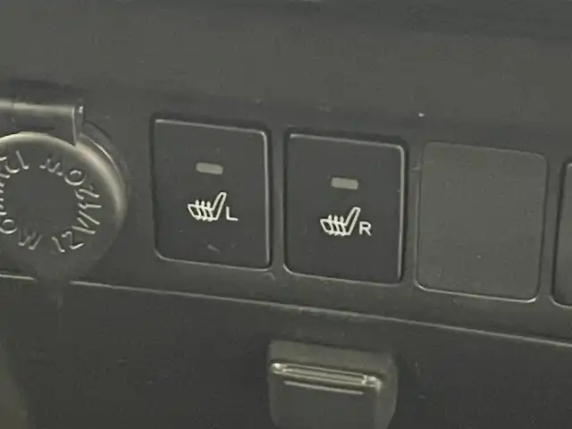 トヨタ ルーミー カスタムG 滋賀県 2020(令2)年 3.5万km ブラックマイカ/マゼンダベリーメタリック 社外ナビ/全方位カメラ/両側パワースライドドア/ドライブレコーダー/コーナーセンサー/後席用ヘッドレストモニターＤ＋Ｎ/前席シートヒーター/クルーズコントロール/ＬＥＤライト/オートハイビーム/レーンキープアシスト/プリクラッシュセーフティー/オートマチックハイビーム/オートライト