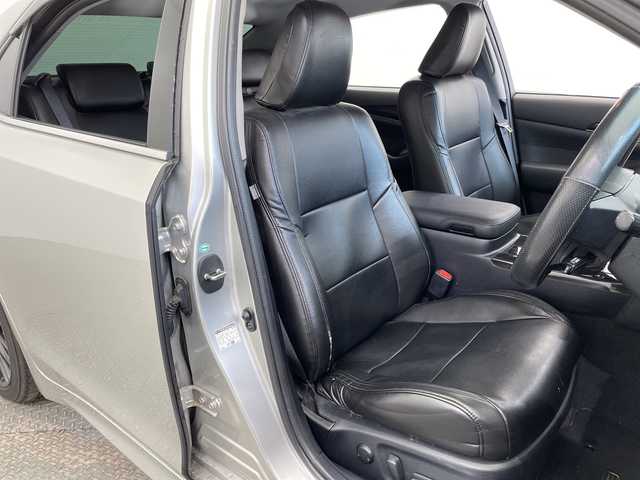 トヨタ クラウン ハイブリッド 栃木県 2015(平27)年 9.6万km シルバー 純正メモリナビ/(CD/DVD/Bluetooth/ワンセグTV/USB)/バックカメラ/ETC/クリアランスソナー/クルーズコントロール/純正アルミホイール/本革シート/パワーシート/シートヒーター/ステアリングヒーター/衝突軽減システム/横滑り防止装置/盗難防止装置/スマートキー/プッシュスタート/電動格納ミラー/フォグランプ/社外フロアマット