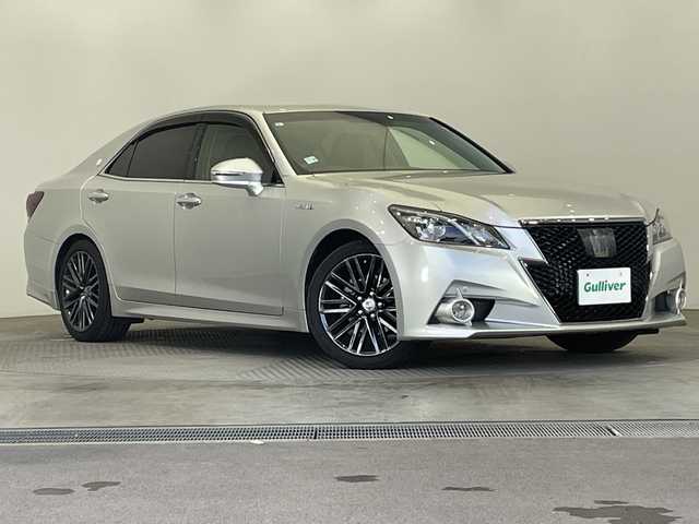トヨタ クラウン ハイブリッド 栃木県 2015(平27)年 9.6万km シルバー 純正メモリナビ/(CD/DVD/Bluetooth/ワンセグTV/USB)/バックカメラ/ETC/クリアランスソナー/クルーズコントロール/純正アルミホイール/本革シート/パワーシート/シートヒーター/ステアリングヒーター/衝突軽減システム/横滑り防止装置/盗難防止装置/スマートキー/プッシュスタート/電動格納ミラー/フォグランプ/社外フロアマット