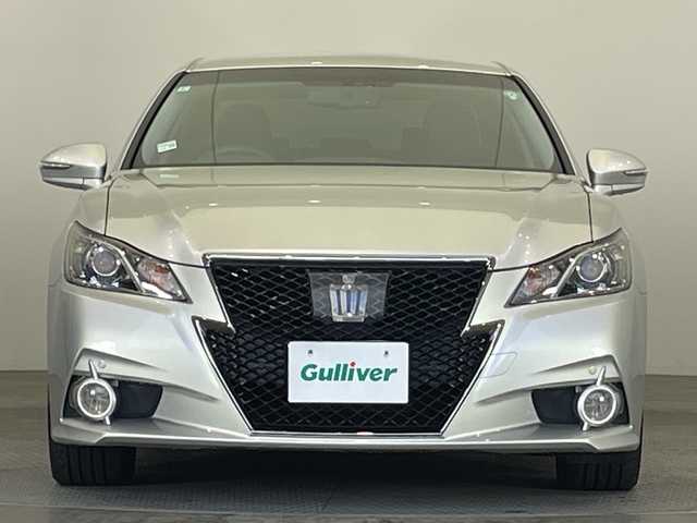 トヨタ クラウン ハイブリッド 栃木県 2015(平27)年 9.6万km シルバー 純正メモリナビ/(CD/DVD/Bluetooth/ワンセグTV/USB)/バックカメラ/ETC/クリアランスソナー/クルーズコントロール/純正アルミホイール/本革シート/パワーシート/シートヒーター/ステアリングヒーター/衝突軽減システム/横滑り防止装置/盗難防止装置/スマートキー/プッシュスタート/電動格納ミラー/フォグランプ/社外フロアマット