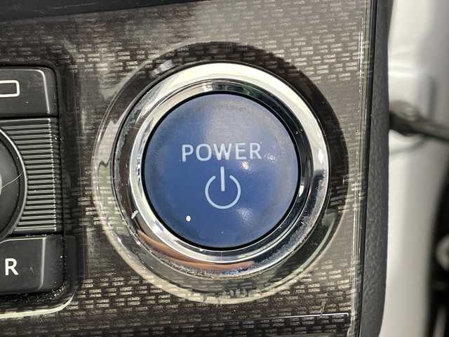 トヨタ クラウン ハイブリッド 栃木県 2015(平27)年 9.6万km シルバー 純正メモリナビ/(CD/DVD/Bluetooth/ワンセグTV/USB)/バックカメラ/ETC/クリアランスソナー/クルーズコントロール/純正アルミホイール/本革シート/パワーシート/シートヒーター/ステアリングヒーター/衝突軽減システム/横滑り防止装置/盗難防止装置/スマートキー/プッシュスタート/電動格納ミラー/フォグランプ/社外フロアマット