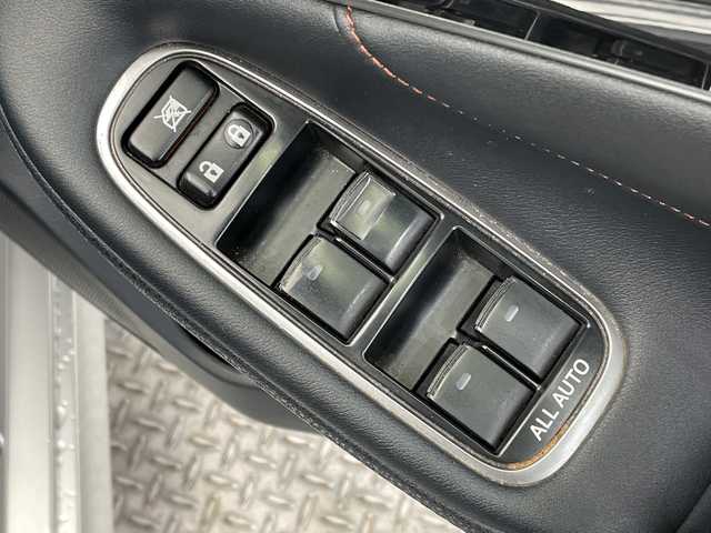 トヨタ クラウン ハイブリッド 栃木県 2015(平27)年 9.6万km シルバー 純正メモリナビ/(CD/DVD/Bluetooth/ワンセグTV/USB)/バックカメラ/ETC/クリアランスソナー/クルーズコントロール/純正アルミホイール/本革シート/パワーシート/シートヒーター/ステアリングヒーター/衝突軽減システム/横滑り防止装置/盗難防止装置/スマートキー/プッシュスタート/電動格納ミラー/フォグランプ/社外フロアマット