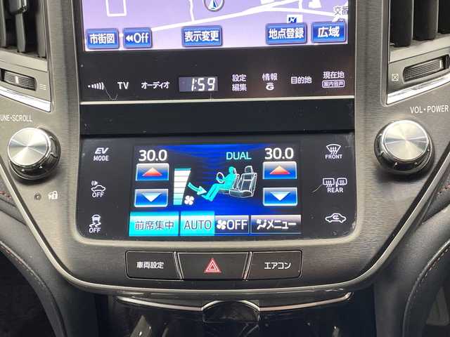 トヨタ クラウン ハイブリッド 栃木県 2015(平27)年 9.6万km シルバー 純正メモリナビ/(CD/DVD/Bluetooth/ワンセグTV/USB)/バックカメラ/ETC/クリアランスソナー/クルーズコントロール/純正アルミホイール/本革シート/パワーシート/シートヒーター/ステアリングヒーター/衝突軽減システム/横滑り防止装置/盗難防止装置/スマートキー/プッシュスタート/電動格納ミラー/フォグランプ/社外フロアマット