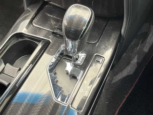 トヨタ クラウン ハイブリッド 栃木県 2015(平27)年 9.6万km シルバー 純正メモリナビ/(CD/DVD/Bluetooth/ワンセグTV/USB)/バックカメラ/ETC/クリアランスソナー/クルーズコントロール/純正アルミホイール/本革シート/パワーシート/シートヒーター/ステアリングヒーター/衝突軽減システム/横滑り防止装置/盗難防止装置/スマートキー/プッシュスタート/電動格納ミラー/フォグランプ/社外フロアマット