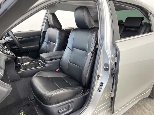 トヨタ クラウン ハイブリッド 栃木県 2015(平27)年 9.6万km シルバー 純正メモリナビ/(CD/DVD/Bluetooth/ワンセグTV/USB)/バックカメラ/ETC/クリアランスソナー/クルーズコントロール/純正アルミホイール/本革シート/パワーシート/シートヒーター/ステアリングヒーター/衝突軽減システム/横滑り防止装置/盗難防止装置/スマートキー/プッシュスタート/電動格納ミラー/フォグランプ/社外フロアマット