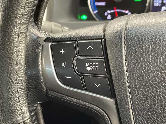 トヨタ クラウン ハイブリッド 栃木県 2015(平27)年 9.6万km シルバー 純正メモリナビ/(CD/DVD/Bluetooth/ワンセグTV/USB)/バックカメラ/ETC/クリアランスソナー/クルーズコントロール/純正アルミホイール/本革シート/パワーシート/シートヒーター/ステアリングヒーター/衝突軽減システム/横滑り防止装置/盗難防止装置/スマートキー/プッシュスタート/電動格納ミラー/フォグランプ/社外フロアマット