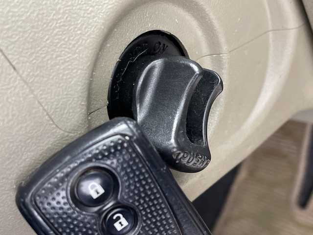 ダイハツ タント X リミテッド 群馬県 2013(平25)年 4.9万km ライトローズマイカメタリック 純正７インチＳＤナビ　バックカメラ　片側パワースライドドア　ベンチシート　ＥＴＣ　積み込みスタッドレスタイヤ　スマートキー　純正フロアマット　盗難防止装置　衝突被害軽減システム　禁煙車