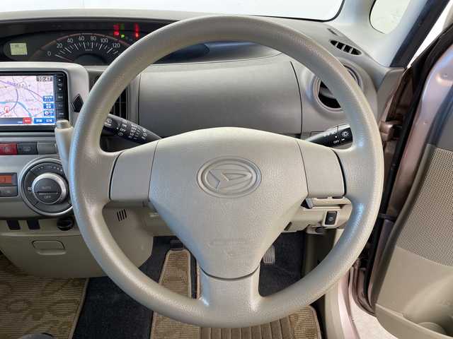 ダイハツ タント X リミテッド 群馬県 2013(平25)年 4.9万km ライトローズマイカメタリック 純正７インチＳＤナビ　バックカメラ　片側パワースライドドア　ベンチシート　ＥＴＣ　積み込みスタッドレスタイヤ　スマートキー　純正フロアマット　盗難防止装置　衝突被害軽減システム　禁煙車