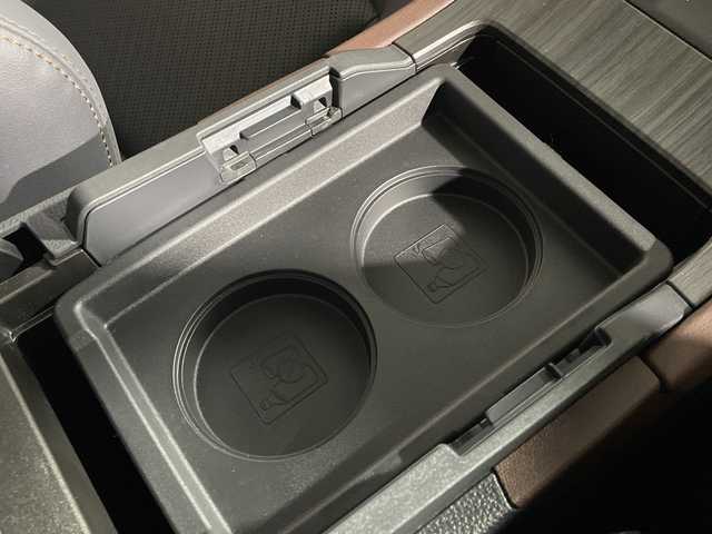 トヨタ ハリアー ハイブリッド Z レザーパッケージ 福岡県 2022(令4)年 3.4万km プレシャスブラックパール 純正12.3インチナビゲーション/フルセグテレビ/AM FM USB AUX BT/パノラマミックビューモニター/デジタルインナーミラー/パノラマルーフ/JBLプレミアムサウンド/LEDヘッドライト/本革レーザーシート/レーダークルーズコントロール/シートヒーター/シートクーラー/純正19インチアルミホイール/ビルトインETC/オートライト/オートマチックハイビーム/コーナーセンサー