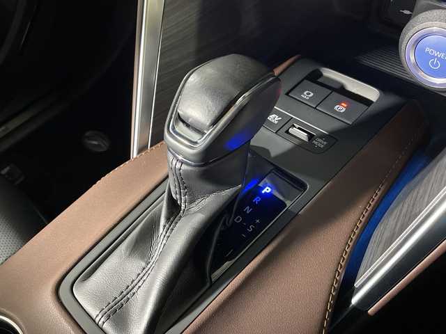 トヨタ ハリアー ハイブリッド Z レザーパッケージ 福岡県 2022(令4)年 3.4万km プレシャスブラックパール 純正12.3インチナビゲーション/フルセグテレビ/AM FM USB AUX BT/パノラマミックビューモニター/デジタルインナーミラー/パノラマルーフ/JBLプレミアムサウンド/LEDヘッドライト/本革レーザーシート/レーダークルーズコントロール/シートヒーター/シートクーラー/純正19インチアルミホイール/ビルトインETC/オートライト/オートマチックハイビーム/コーナーセンサー