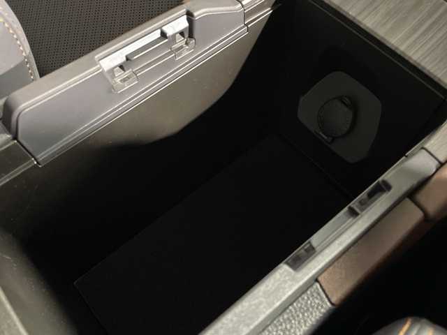 トヨタ ハリアー ハイブリッド Z レザーパッケージ 福岡県 2022(令4)年 3.4万km プレシャスブラックパール 純正12.3インチナビゲーション/フルセグテレビ/AM FM USB AUX BT/パノラマミックビューモニター/デジタルインナーミラー/パノラマルーフ/JBLプレミアムサウンド/LEDヘッドライト/本革レーザーシート/レーダークルーズコントロール/シートヒーター/シートクーラー/純正19インチアルミホイール/ビルトインETC/オートライト/オートマチックハイビーム/コーナーセンサー