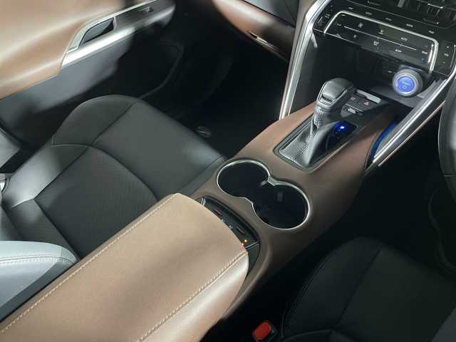 トヨタ ハリアー ハイブリッド Z レザーパッケージ 福岡県 2022(令4)年 3.4万km プレシャスブラックパール 純正12.3インチナビゲーション/フルセグテレビ/AM FM USB AUX BT/パノラマミックビューモニター/デジタルインナーミラー/パノラマルーフ/JBLプレミアムサウンド/LEDヘッドライト/本革レーザーシート/レーダークルーズコントロール/シートヒーター/シートクーラー/純正19インチアルミホイール/ビルトインETC/オートライト/オートマチックハイビーム/コーナーセンサー