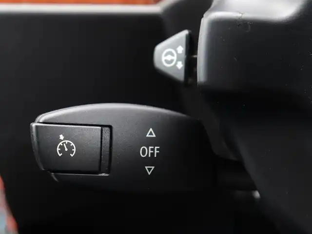ＢＭＷ Ｍ５ 神奈川県 2006(平18)年 5万km サファイアブラックP サンルーフ/２０インチＡＷ/ビルシュタイン/黒革シート　シートヒーター/ミラーＥＴＣ/ＨＩＤ/クルーズコントロール/前後クリアランスソナー/前席パワーシート/キーレス　プッシュスタート/保証書/取説