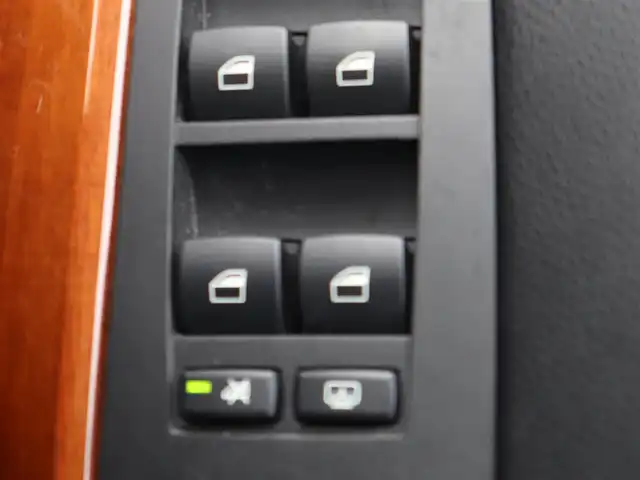 ＢＭＷ Ｍ５ 神奈川県 2006(平18)年 5万km サファイアブラックP サンルーフ/２０インチＡＷ/ビルシュタイン/黒革シート　シートヒーター/ミラーＥＴＣ/ＨＩＤ/クルーズコントロール/前後クリアランスソナー/前席パワーシート/キーレス　プッシュスタート/保証書/取説