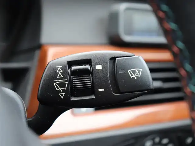 ＢＭＷ Ｍ５ 神奈川県 2006(平18)年 5万km サファイアブラックP サンルーフ/２０インチＡＷ/ビルシュタイン/黒革シート　シートヒーター/ミラーＥＴＣ/ＨＩＤ/クルーズコントロール/前後クリアランスソナー/前席パワーシート/キーレス　プッシュスタート/保証書/取説