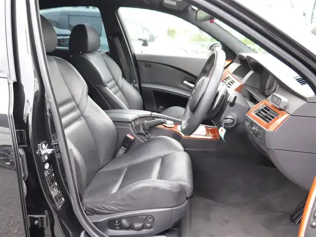 ＢＭＷ Ｍ５ 神奈川県 2006(平18)年 5万km サファイアブラックP サンルーフ/２０インチＡＷ/ビルシュタイン/黒革シート　シートヒーター/ミラーＥＴＣ/ＨＩＤ/クルーズコントロール/前後クリアランスソナー/前席パワーシート/キーレス　プッシュスタート/保証書/取説