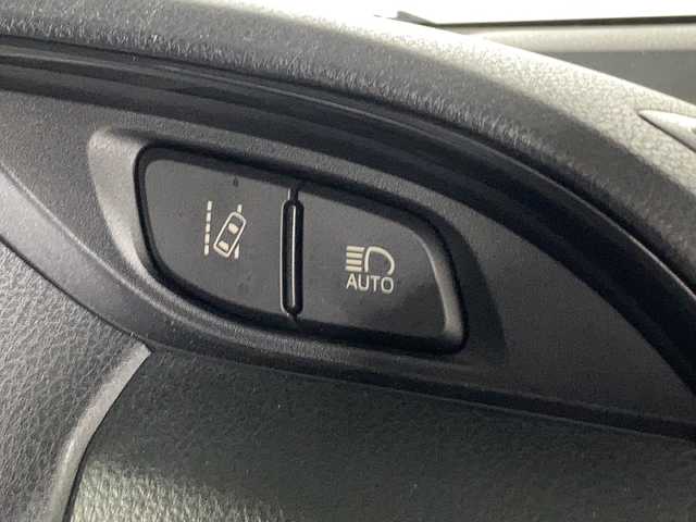 トヨタ ヴィッツ F 沖縄県 2019(平31)年 7.5万km シルバーM 禁煙車　/純正ナビ/【ＡＭ／ＦＭ／ＢＴ／ＡＵＸ】　/バックカメラ　/前後ドライブレコーダー　/ビルトインＥＴＣ　/プリクラッシュセーフティ　/レーンディパーチャーアラート　/オートマチックハイビーム　/リモコンキー/スペアキー　/電格ミラー/純正フロアマット