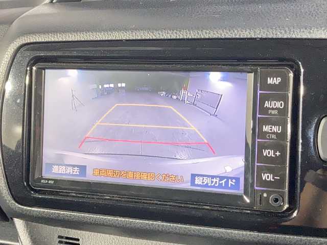 トヨタ ヴィッツ F 沖縄県 2019(平31)年 7.5万km シルバーM 禁煙車　/純正ナビ/【ＡＭ／ＦＭ／ＢＴ／ＡＵＸ】　/バックカメラ　/前後ドライブレコーダー　/ビルトインＥＴＣ　/プリクラッシュセーフティ　/レーンディパーチャーアラート　/オートマチックハイビーム　/リモコンキー/スペアキー　/電格ミラー/純正フロアマット