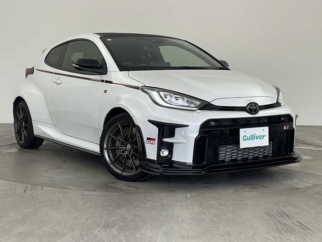 トヨタ ＧＲヤリス RZ ハイパフォーマンス 兵庫県 2021(令3)年 4.9万km プラチナホワイトパールマイカ ・JBLサウンドシステム/・トヨタセーフティーセンス/・プリクラッシュセーフティー/・レーンキープアシスト/・ブラインドスポットモニター/・オートハイビーム/・レーダークルーズコントロール/・ロードサインアシスト/・ヘッドアップディスプレイ/・純正ナビ&BT&USB&Miracast/・バックカメラ/・スマートフォン/・プッシュスタート/・ビルトインETC/・ハーフレザーシート/・インタークーラースプレー/・TRDマフラー/・GR専用カラードキャリパー/・GR専用純正18インチアルミホイール/・GR専用エアロ