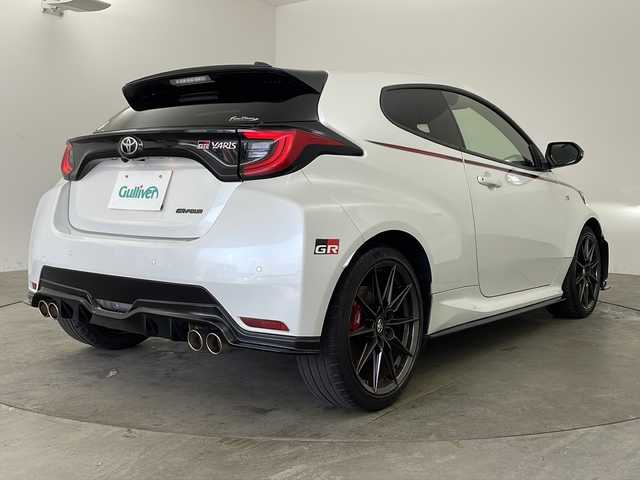 トヨタ ＧＲヤリス RZ ハイパフォーマンス 兵庫県 2021(令3)年 4.9万km プラチナホワイトパールマイカ ・JBLサウンドシステム/・トヨタセーフティーセンス/・プリクラッシュセーフティー/・レーンキープアシスト/・ブラインドスポットモニター/・オートハイビーム/・レーダークルーズコントロール/・ロードサインアシスト/・ヘッドアップディスプレイ/・純正ナビ&BT&USB&Miracast/・バックカメラ/・スマートフォン/・プッシュスタート/・ビルトインETC/・ハーフレザーシート/・インタークーラースプレー/・TRDマフラー/・GR専用カラードキャリパー/・GR専用純正18インチアルミホイール/・GR専用エアロ