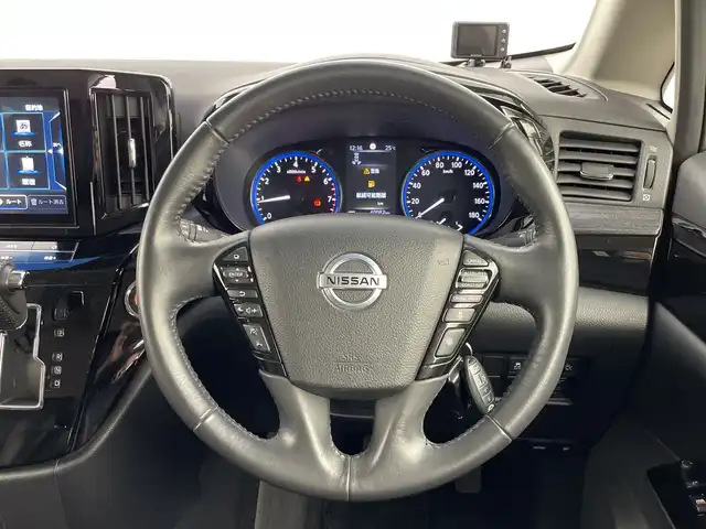 日産 エルグランド 250ハイウェイスター プレミアム 新潟県 2021(令3)年 4万km 黒 インテリジェント エマージェンシーブレーキ/純正フリップダウンモニター/ワンオーナー/純正10インチSDナビ/　　CD/DVD/Blu-ray/フルセグ/BT/SD/アラウンドビューモニター/両側パワースライドドア/パワーバックドア/インテリジェンスクルーズコントロール/LEDオートライト/レザーシート/オットマン/前席パワーシート/前席シートヒーター/純正18インチアルミホイール付/リアオートエアコン/リアサンシェード/デジタルインナーミラー/ブラインドスポットモニター/エンジンスタータ/スペアキー/スマートキー/ETC