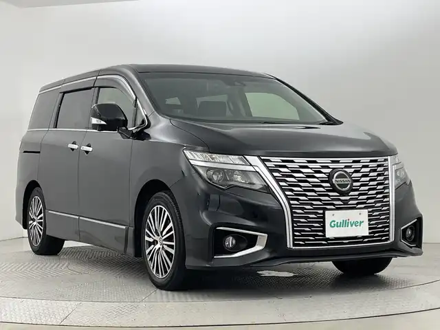 日産 エルグランド 250ハイウェイスター プレミアム 新潟県 2021(令3)年 4万km 黒 インテリジェント エマージェンシーブレーキ/純正フリップダウンモニター/ワンオーナー/純正10インチSDナビ/　　CD/DVD/Blu-ray/フルセグ/BT/SD/アラウンドビューモニター/両側パワースライドドア/パワーバックドア/インテリジェンスクルーズコントロール/LEDオートライト/レザーシート/オットマン/前席パワーシート/前席シートヒーター/純正18インチアルミホイール付/リアオートエアコン/リアサンシェード/デジタルインナーミラー/ブラインドスポットモニター/エンジンスタータ/スペアキー/スマートキー/ETC