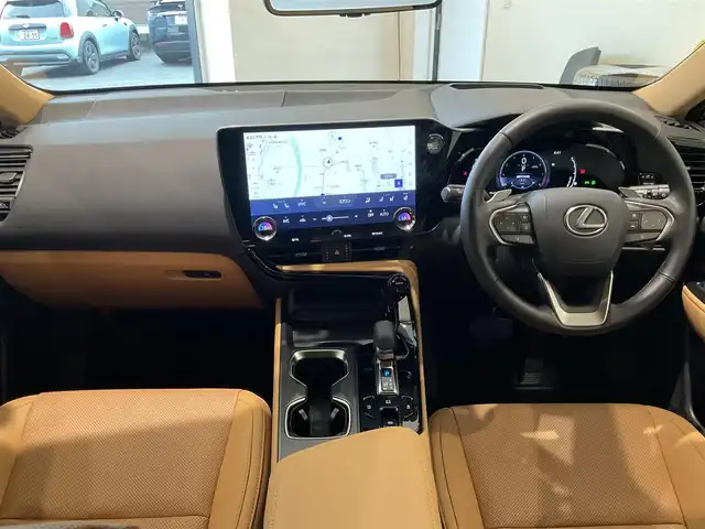 レクサス ＮＸ 250 バージョンL 熊本県 2023(令5)年 1万km ソニッククロム ・ワンオーナー/・スマートキー/・プッシュスタート/・プリクラッシュセーフティ/・ロードサインアシスト/・前後クロストラフィックアラート/・レーンデパーチャーアラート/・レーンチェンジアシスト/・ブラインドスポットモニター/・プロアクティブドライビングアシスト/・パーキングサポートブレーキ/・安心降車アシスト/・オートハイビーム/・クルーズコントロール(追従式)/・純正メモリナビ/　【Bluetooth・USB】/・フルセグTV/・全方位カメラ/・ETC2.0/・ドライブレコーダー(前後録画)/・パワーバックドア/・LEDヘッドランプ/・LEDフォグランプ/・純正マット/・保証書/取説