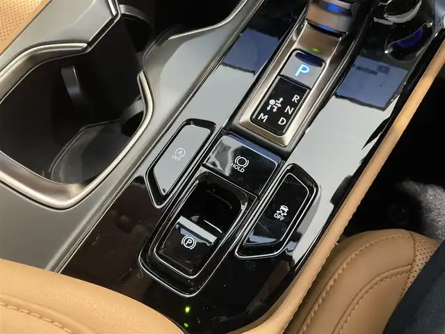 レクサス ＮＸ 250 バージョンL 熊本県 2023(令5)年 1万km ソニッククロム ・ワンオーナー/・スマートキー/・プッシュスタート/・プリクラッシュセーフティ/・ロードサインアシスト/・前後クロストラフィックアラート/・レーンデパーチャーアラート/・レーンチェンジアシスト/・ブラインドスポットモニター/・プロアクティブドライビングアシスト/・パーキングサポートブレーキ/・安心降車アシスト/・オートハイビーム/・クルーズコントロール(追従式)/・純正メモリナビ/　【Bluetooth・USB】/・フルセグTV/・全方位カメラ/・ETC2.0/・ドライブレコーダー(前後録画)/・パワーバックドア/・LEDヘッドランプ/・LEDフォグランプ/・純正マット/・保証書/取説