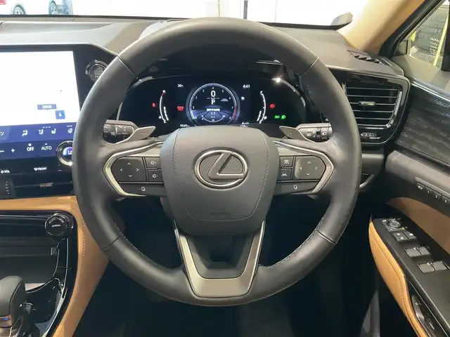 レクサス ＮＸ 250 バージョンL 熊本県 2023(令5)年 1万km ソニッククロム ・ワンオーナー/・スマートキー/・プッシュスタート/・プリクラッシュセーフティ/・ロードサインアシスト/・前後クロストラフィックアラート/・レーンデパーチャーアラート/・レーンチェンジアシスト/・ブラインドスポットモニター/・プロアクティブドライビングアシスト/・パーキングサポートブレーキ/・安心降車アシスト/・オートハイビーム/・クルーズコントロール(追従式)/・純正メモリナビ/　【Bluetooth・USB】/・フルセグTV/・全方位カメラ/・ETC2.0/・ドライブレコーダー(前後録画)/・パワーバックドア/・LEDヘッドランプ/・LEDフォグランプ/・純正マット/・保証書/取説