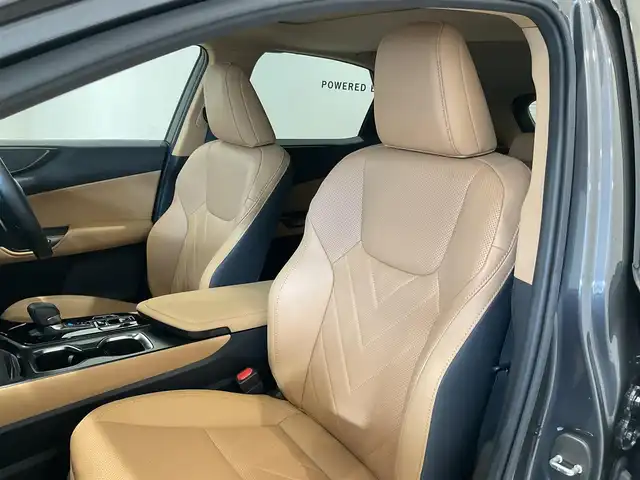 レクサス ＮＸ 250 バージョンL 熊本県 2023(令5)年 1万km ソニッククロム ・ワンオーナー/・スマートキー/・プッシュスタート/・プリクラッシュセーフティ/・ロードサインアシスト/・前後クロストラフィックアラート/・レーンデパーチャーアラート/・レーンチェンジアシスト/・ブラインドスポットモニター/・プロアクティブドライビングアシスト/・パーキングサポートブレーキ/・安心降車アシスト/・オートハイビーム/・クルーズコントロール(追従式)/・純正メモリナビ/　【Bluetooth・USB】/・フルセグTV/・全方位カメラ/・ETC2.0/・ドライブレコーダー(前後録画)/・パワーバックドア/・LEDヘッドランプ/・LEDフォグランプ/・純正マット/・保証書/取説