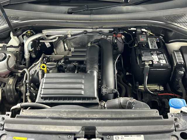 フォルクスワーゲン ティグアン TSI Rライン 神奈川県 2018(平30)年 6.7万km 白 DiscoverPRO【タッチパネルコントロール9.2型ナビ】/フルセグ CD DVD　iPad　iphone Bluetooth/アラウンドビューモニター/ビルトインETC2.0/VWドライバーアシスト/LaneAssistレーンキープアシスト/アダブティブクルーズコントロール/FrontAssistプリクラッシュブレーキシステム/SideAssistレーンチェンジアシスト/疲労検知システム/プロアクティブオキュパントプロテクション/Parkassistパークディスタンスコントロール/後退時衝突軽減ブレーキ機能/リアトラフィックアラート/前後ソナー/アイドリングストップ/革巻きステアリング/ハーフレザーシート/前席/後席左右シートヒーター/エコ/ノーマル/スポーツ/カスタム走行モード/2列目シートバックテーブル/電動パーキングブレーキ/オートブレーキホールド/プッシュスタート/スマートキー/シルバールーフレール/純正19インチアルミホイール/純正サイドリアスポイラー/LEDヘッドランプ/オートライト/ダイナミックコーナリングライト/デイタイムランニングライト/ヘッドライトウォッシャー/スペアキー