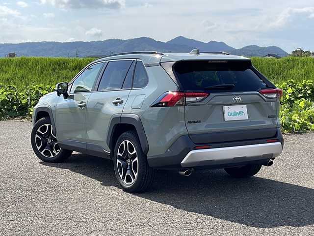 トヨタ ＲＡＶ４ アドベンチャー 新潟県 2020(令2)年 5万km アーバンカーキ 4WD/純正ディスプレイオーディオ/BT/USB/バックカメラ/ETC/衝突被害軽減ブレーキ/レーンキープアシスト/レーダークルーズコントロール/革シート/運転席パワーシート/エアシート/シートヒーター /ステアリングヒーター/ステアリングスイッチ/MTモード付きAT/コーナーセンサー/スマートキー/プッシュスタート/LEDヘッドライト/オートライト/オートハイビーム/フォグランプ/純正19インチアルミホイール