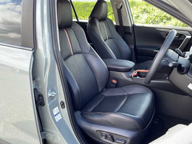 トヨタ ＲＡＶ４ アドベンチャー 新潟県 2020(令2)年 5万km アーバンカーキ 4WD/純正ディスプレイオーディオ/BT/USB/バックカメラ/ETC/衝突被害軽減ブレーキ/レーンキープアシスト/レーダークルーズコントロール/革シート/運転席パワーシート/エアシート/シートヒーター /ステアリングヒーター/ステアリングスイッチ/MTモード付きAT/コーナーセンサー/スマートキー/プッシュスタート/LEDヘッドライト/オートライト/オートハイビーム/フォグランプ/純正19インチアルミホイール