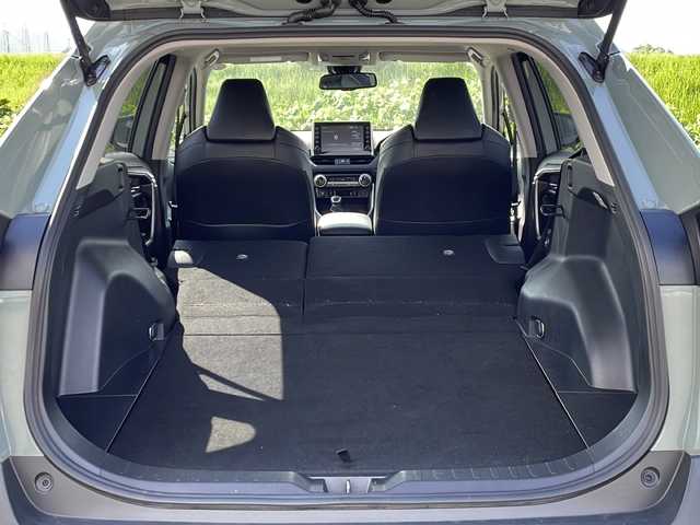 トヨタ ＲＡＶ４ アドベンチャー 新潟県 2020(令2)年 5万km アーバンカーキ 4WD/純正ディスプレイオーディオ/BT/USB/バックカメラ/ETC/衝突被害軽減ブレーキ/レーンキープアシスト/レーダークルーズコントロール/革シート/運転席パワーシート/エアシート/シートヒーター /ステアリングヒーター/ステアリングスイッチ/MTモード付きAT/コーナーセンサー/スマートキー/プッシュスタート/LEDヘッドライト/オートライト/オートハイビーム/フォグランプ/純正19インチアルミホイール