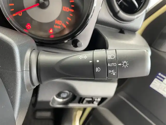 スズキ ジムニー XL 福井県 2024(令6)年 1.1万km シフォンアイボリーM ４WD/社外７インチディスプレイオーディオナビ/Bluetooth/USB/AUX/AM/FM/バックカメラ /衝突軽減ブレーキ//シートヒーター /電動格納式ミラー/プッシュスタート /オートライト /ライトレベライザー /フォグランプ/背面タイヤ/ETC/社外フロアマット