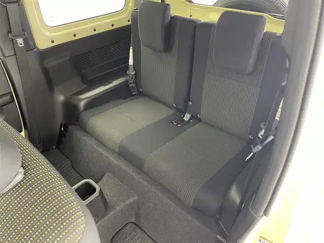 スズキ ジムニー XL 福井県 2024(令6)年 1.1万km シフォンアイボリーM ４WD/社外７インチディスプレイオーディオナビ/Bluetooth/USB/AUX/AM/FM/バックカメラ /衝突軽減ブレーキ//シートヒーター /電動格納式ミラー/プッシュスタート /オートライト /ライトレベライザー /フォグランプ/背面タイヤ/ETC/社外フロアマット