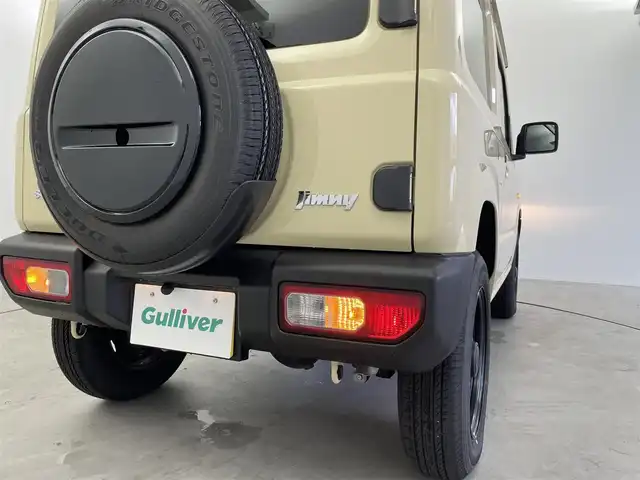 スズキ ジムニー XL 福井県 2024(令6)年 1.1万km シフォンアイボリーM ４WD/社外７インチディスプレイオーディオナビ/Bluetooth/USB/AUX/AM/FM/バックカメラ /衝突軽減ブレーキ//シートヒーター /電動格納式ミラー/プッシュスタート /オートライト /ライトレベライザー /フォグランプ/背面タイヤ/ETC/社外フロアマット