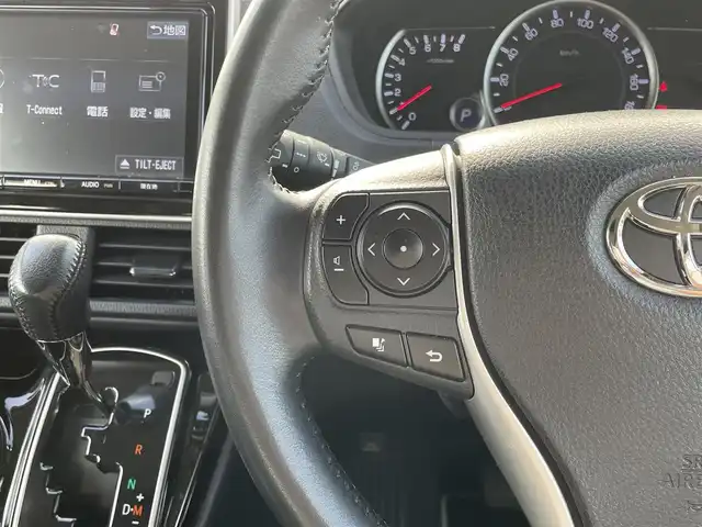トヨタ ヴォクシー ZS 煌Ⅱ 福岡県 2017(平29)年 3.5万km アイスチタニウムマイカメタリック 純正9インチナビ/（Bカメラ、TV、DVD、CD、Bluetooth、AM、FM）/両側パワースライドドア/12.1インチフリップダウンモニター（V12T-R66C)/ドラレコ前後/ビルトインETC/デュアルエアコン/サンシェード/純正16インチホイール/プリクラッシュ/横滑り防止装置/車線逸脱警報/アイドリングストップ/オートマチックハイビーム/純正マット/ドアバイザー/プリクラッシュ/スマートキー/スペアキー/保証書/取扱説明書