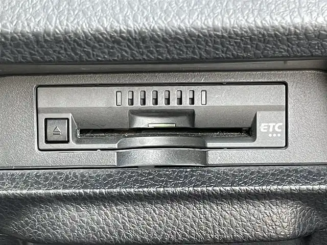 トヨタ ヴォクシー ZS 煌Ⅱ 福岡県 2017(平29)年 3.5万km アイスチタニウムマイカメタリック 純正9インチナビ/（Bカメラ、TV、DVD、CD、Bluetooth、AM、FM）/両側パワースライドドア/12.1インチフリップダウンモニター（V12T-R66C)/ドラレコ前後/ビルトインETC/デュアルエアコン/サンシェード/純正16インチホイール/プリクラッシュ/横滑り防止装置/車線逸脱警報/アイドリングストップ/オートマチックハイビーム/純正マット/ドアバイザー/プリクラッシュ/スマートキー/スペアキー/保証書/取扱説明書