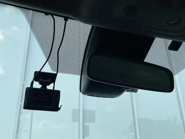 トヨタ ヴォクシー ZS 煌Ⅱ 福岡県 2017(平29)年 3.5万km アイスチタニウムマイカメタリック 純正9インチナビ/（Bカメラ、TV、DVD、CD、Bluetooth、AM、FM）/両側パワースライドドア/12.1インチフリップダウンモニター（V12T-R66C)/ドラレコ前後/ビルトインETC/デュアルエアコン/サンシェード/純正16インチホイール/プリクラッシュ/横滑り防止装置/車線逸脱警報/アイドリングストップ/オートマチックハイビーム/純正マット/ドアバイザー/プリクラッシュ/スマートキー/スペアキー/保証書/取扱説明書