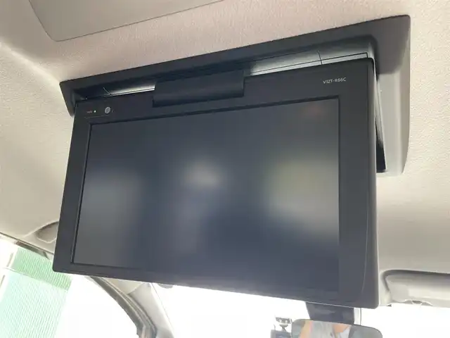 トヨタ ヴォクシー ZS 煌Ⅱ 福岡県 2017(平29)年 3.5万km アイスチタニウムマイカメタリック 純正9インチナビ/（Bカメラ、TV、DVD、CD、Bluetooth、AM、FM）/両側パワースライドドア/12.1インチフリップダウンモニター（V12T-R66C)/ドラレコ前後/ビルトインETC/デュアルエアコン/サンシェード/純正16インチホイール/プリクラッシュ/横滑り防止装置/車線逸脱警報/アイドリングストップ/オートマチックハイビーム/純正マット/ドアバイザー/プリクラッシュ/スマートキー/スペアキー/保証書/取扱説明書