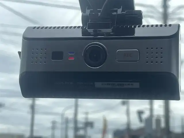 日産 セレナ ハイウェイスター V 三重県 2018(平30)年 6.8万km マルーンレッド 2トーン アルパインメモリナビ/バックカメラ/アラウンドビューモニター/エマージェンシーブレーキ/クルーズコントロール/ハンズフリーパワースライドドア（助手席側）/LEDヘッドライト/オートライト/ボディ同色電動格納ドアミラー/革巻ステアリングホイール/ステアリングスイッチ/SRSエアバック（運転席/助手席）/インテリジェントキー/プッシュスタート
