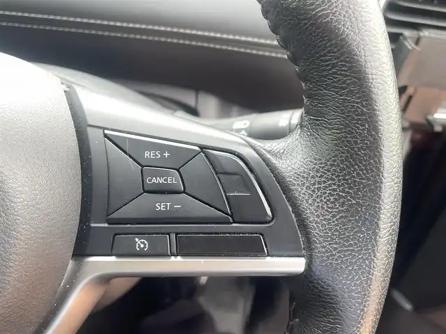 日産 セレナ ハイウェイスター V 三重県 2018(平30)年 6.8万km マルーンレッド 2トーン アルパインメモリナビ/バックカメラ/アラウンドビューモニター/エマージェンシーブレーキ/クルーズコントロール/ハンズフリーパワースライドドア（助手席側）/LEDヘッドライト/オートライト/ボディ同色電動格納ドアミラー/革巻ステアリングホイール/ステアリングスイッチ/SRSエアバック（運転席/助手席）/インテリジェントキー/プッシュスタート