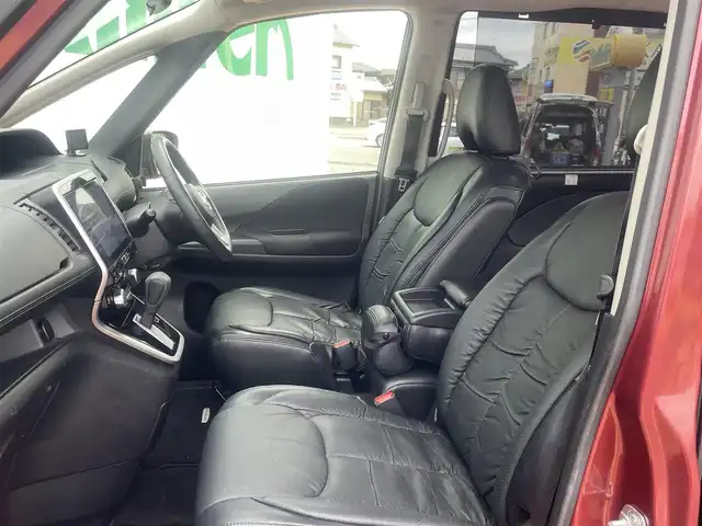 日産 セレナ ハイウェイスター V 三重県 2018(平30)年 6.8万km マルーンレッド 2トーン アルパインメモリナビ/バックカメラ/アラウンドビューモニター/エマージェンシーブレーキ/クルーズコントロール/ハンズフリーパワースライドドア（助手席側）/LEDヘッドライト/オートライト/ボディ同色電動格納ドアミラー/革巻ステアリングホイール/ステアリングスイッチ/SRSエアバック（運転席/助手席）/インテリジェントキー/プッシュスタート