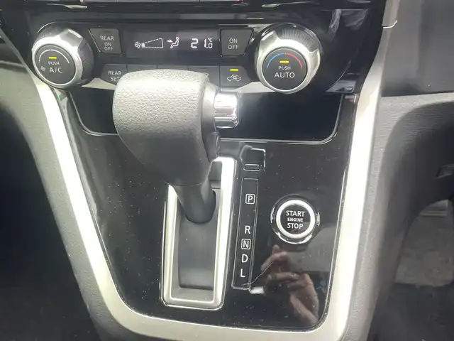 日産 セレナ ハイウェイスター V 三重県 2018(平30)年 6.8万km マルーンレッド 2トーン アルパインメモリナビ/バックカメラ/アラウンドビューモニター/エマージェンシーブレーキ/クルーズコントロール/ハンズフリーパワースライドドア（助手席側）/LEDヘッドライト/オートライト/ボディ同色電動格納ドアミラー/革巻ステアリングホイール/ステアリングスイッチ/SRSエアバック（運転席/助手席）/インテリジェントキー/プッシュスタート