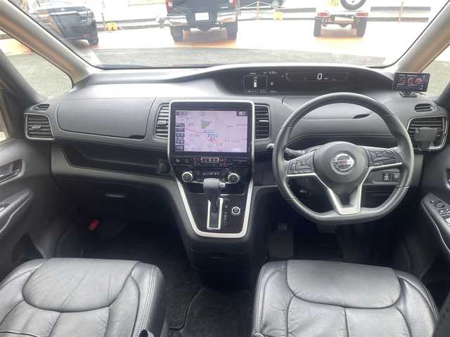 日産 セレナ ハイウェイスター V 福岡県 2018(平30)年 6.8万km マルーンレッド 2トーン アルパインメモリナビ/バックカメラ/アラウンドビューモニター/エマージェンシーブレーキ/クルーズコントロール/ハンズフリーパワースライドドア（助手席側）/LEDヘッドライト/オートライト/ボディ同色電動格納ドアミラー/革巻ステアリングホイール/ステアリングスイッチ/SRSエアバック（運転席/助手席）/インテリジェントキー/プッシュスタート