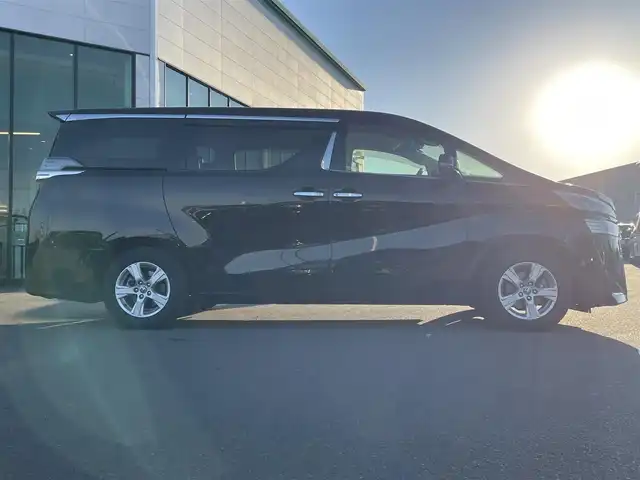 トヨタ ヴェルファイア X 東京都 2019(令1)年 4.6万km ブラック セーフティセンス/プリクラッシュセーフティ/レーントレーシングアシスト/オートハイビーム/クリアランスソナー/レーダークルーズコントロール/純正９インチナビ/バックカメラ/純正１２型フリップダウンモニター/両側パワースライドドア/AC100V電源/LEDヘッドライト/フォグランプ/純正AW/保証書・取説・スペアキー